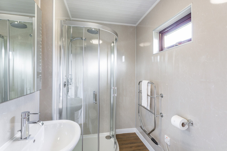 Bathroom, Bluebell Lodge 4 with Hot Tub, Dumfries and Galloway