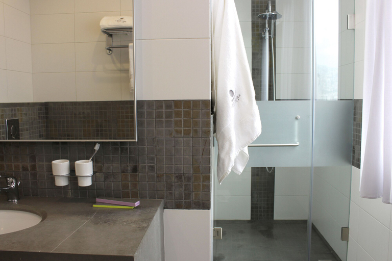 Bathroom 3, Grey Pearls Suites, Kasrouane