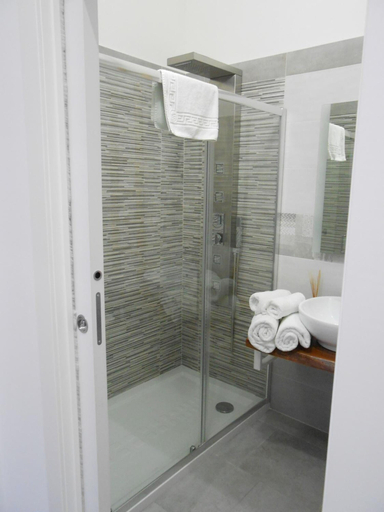 Bathroom 5, Mattandrè, Lecce