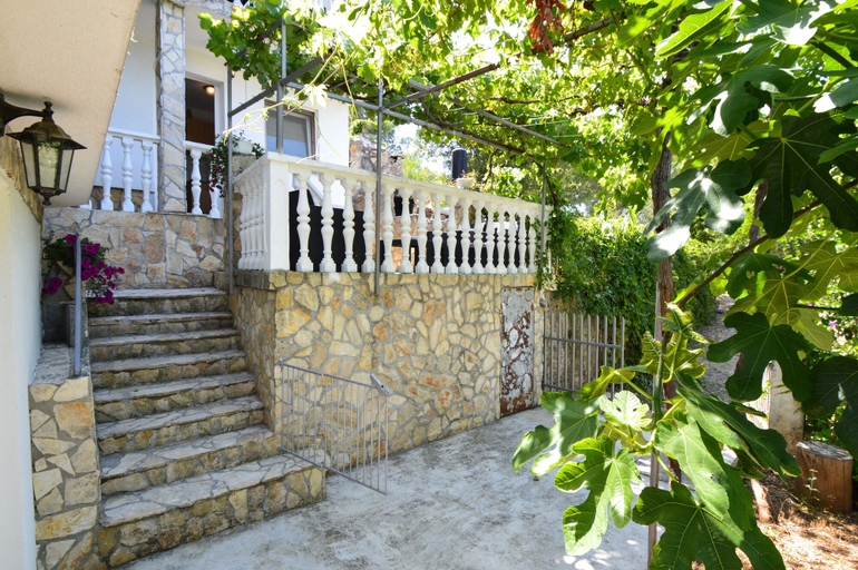 Exterior & Views 2, Apartmani Robi i Kristina, Obrovac