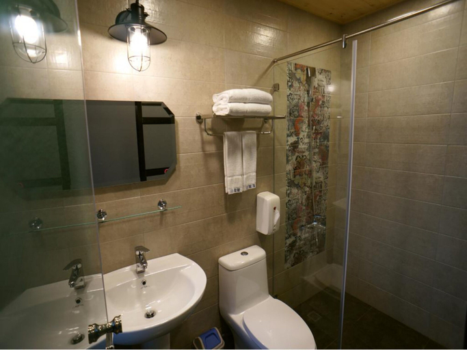 Bathroom 3, Kenting Moon Bay Hotel, Pingtung