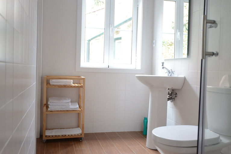 Bathroom 3, Frs001 · Vinofino 2B Duplex Private Garden · Wifi · View, Porto