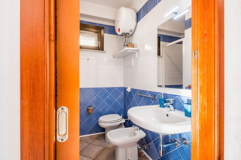 Bathroom 3, Residence Andrea Doria, Ragusa