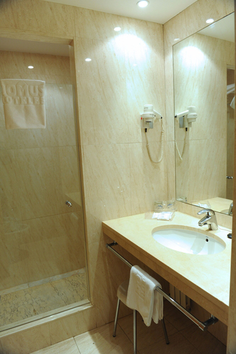Bathroom 5, City Express Santander Parayas, Cantabria