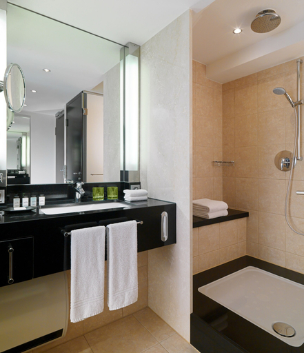 Bathroom 5, Four Points by Sheraton Munich Arabellapark, München