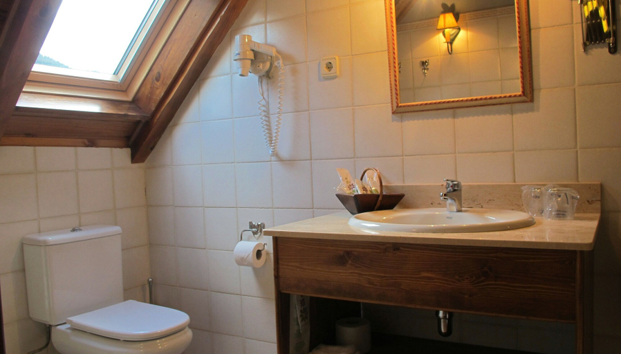 Bathroom 4, Hotel Colomers, Lleida