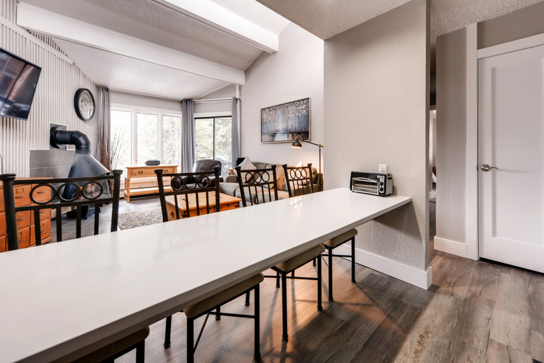 Food & Drinks, Gold Camp Condominiums by CRMR, Summit