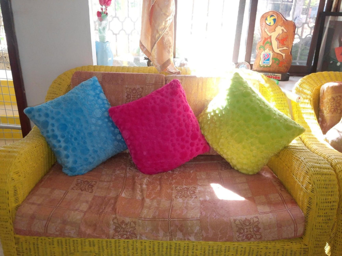 Others 5, Yellow HOUSE Vacation Rental, Olongapo City