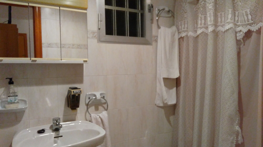 Bathroom 3, Pensión Mari Loli, Alicante
