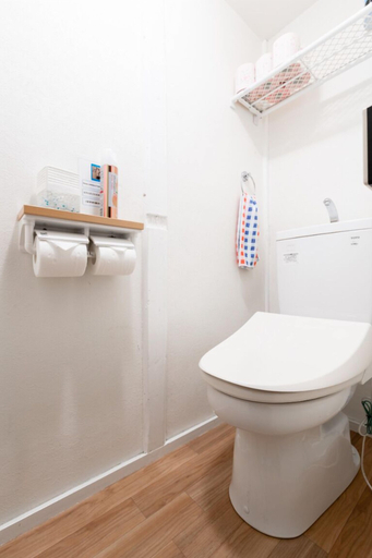 Bathroom 3, Tsuruhashi Guest House, Osaka