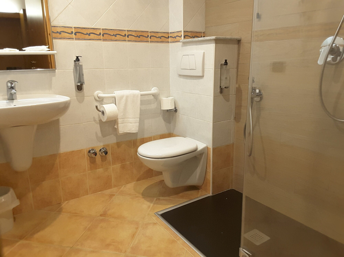 Bathroom 4, Hotel Everest, Trento