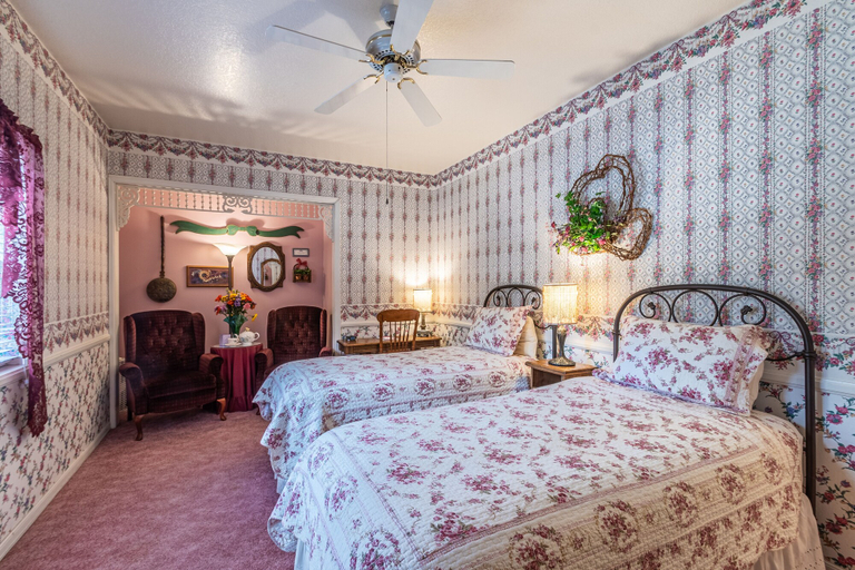 Bedroom 2, Apples Bed & Breakfast, San Bernardino