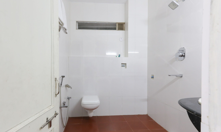 Bathroom, Treebo Omni Palace, Indore