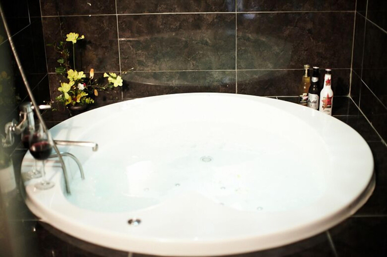 Bathroom 3, Big Apple Motel, Haeundae