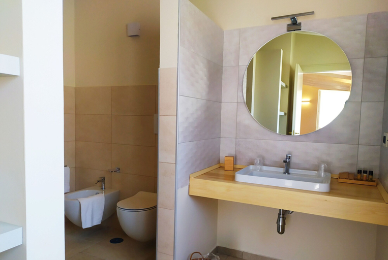 Bathroom 5, Masseria Baroni Nuovi, Brindisi