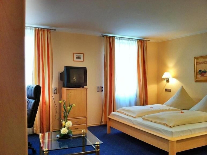 Bedroom 2, Mayerhofer - Hotel - Restaurant - Partyservice - Tagung, Passau