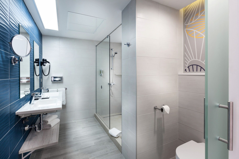 Bathroom 5, Hotel Riu Vistamar - All Inclusive, Las Palmas