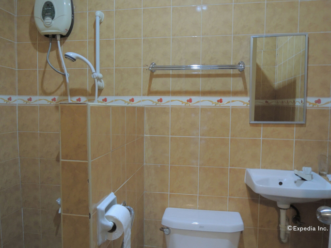 Bathroom 5, Love's Beach and Dive Resort, Moalboal