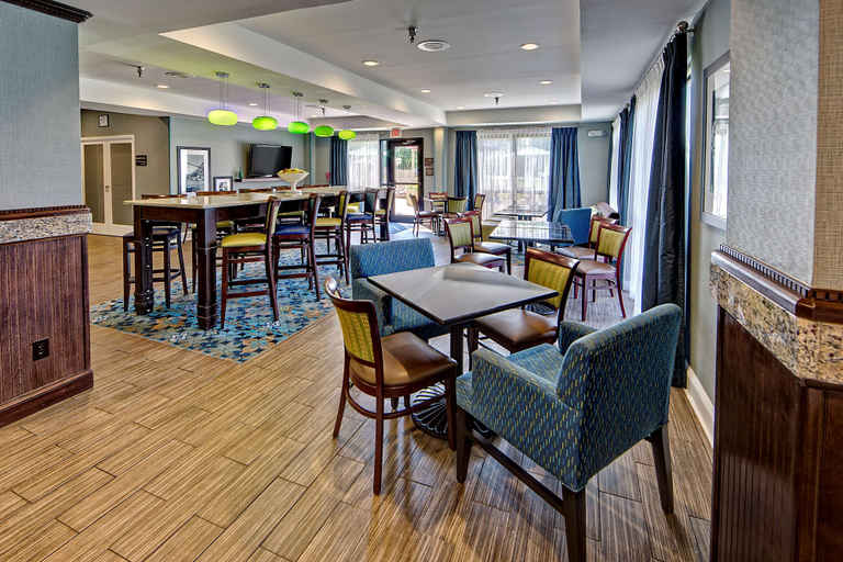 Food & Drinks 5, Hampton Inn Laurinburg, Scotland