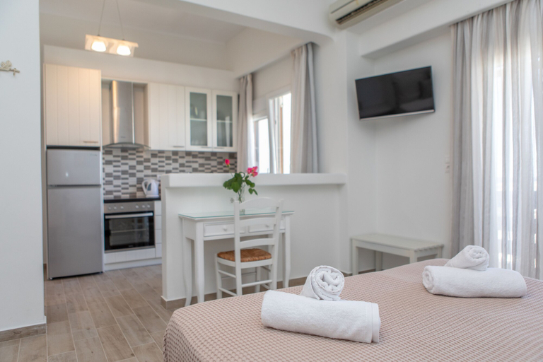 Bedroom 2, Nikos Verikokos Studios, South Aegean