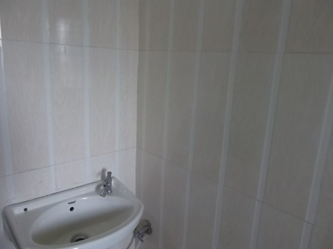 Bathroom 3, Hotel Oasis, Pune