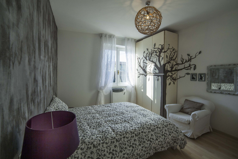 Bedroom 4, Ritratto sul Lago, Novara