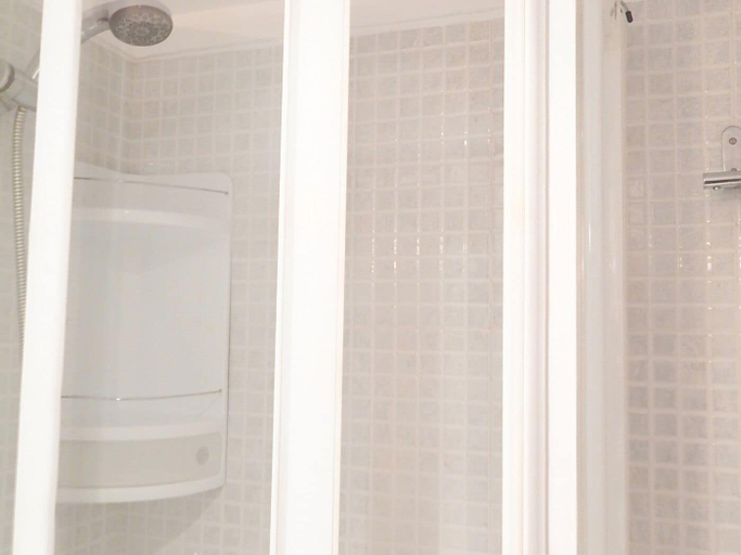 Bathroom 3, Apartamento 1a linea de mar Bellavista, Girona