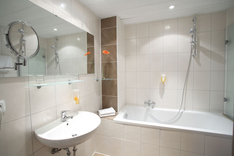 Bathroom 4, Best Western Hotel Rosenau, Wetteraukreis