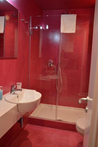 Bathroom 5, Pretoria Rooms & Apartment, Palermo