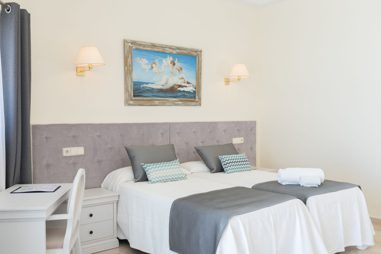 Bedroom 3, Grand Hotel Palladium, Baleares