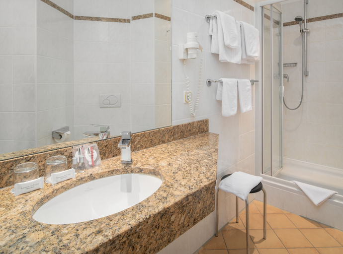 Bathroom 4, Parkhotel Am Taunus, Hochtaunuskreis