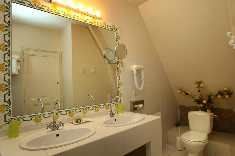 Bathroom 5, Chateau de la Verie, Vendée