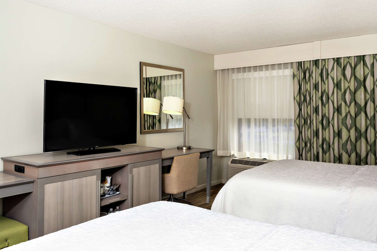 Bedroom 3, Hampton Inn Melbourne, Brevard