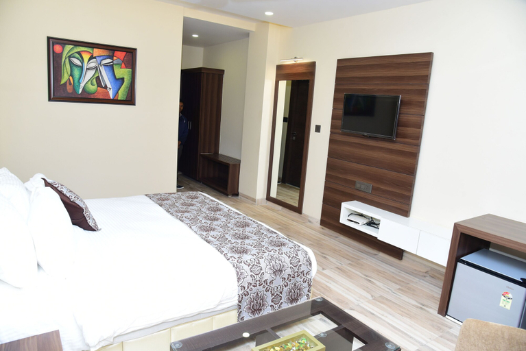 Bedroom 2, Moments, Lucknow