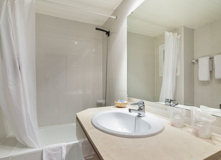 Bathroom 3, Hotel O7 Colombo, Baleares