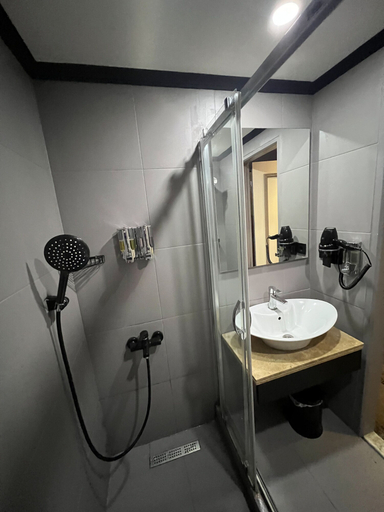 Bathroom 5, All Seasons Hotel, Fatih