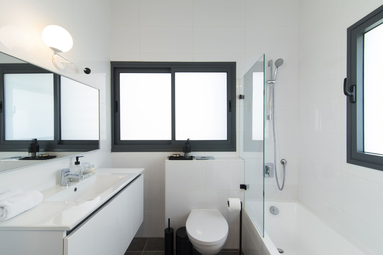 Bathroom 4, Mr. Promenade - By TLV2GO