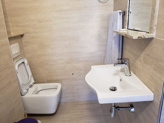 Bathroom 4, Hotel Nacional, Vlorës