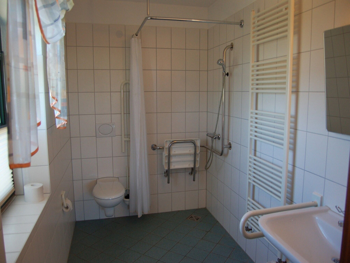 Bathroom 3, Heu-Ferienhof Altkamp, Vorpommern-Rügen
