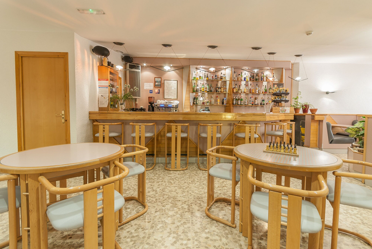 Food & Drinks 5, Hotel Montecarlo