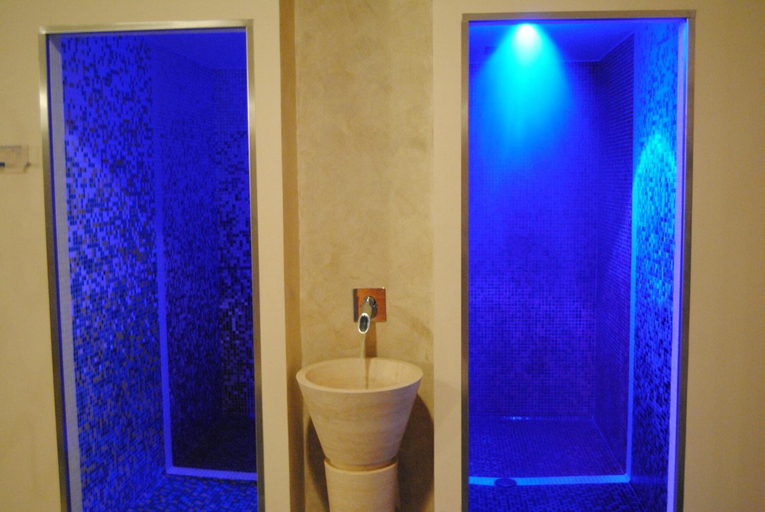 Bathroom 5, Hotel Relax, Syracuse