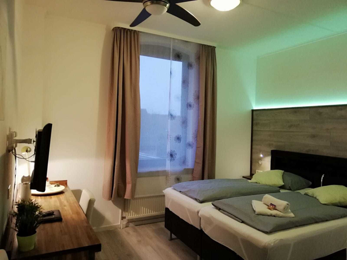 Bedroom 2, Bennett's Restaurant & Hotel, Gifhorn