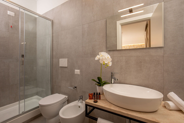 Bathroom 5, Sophie Terrace Hotel, Rome