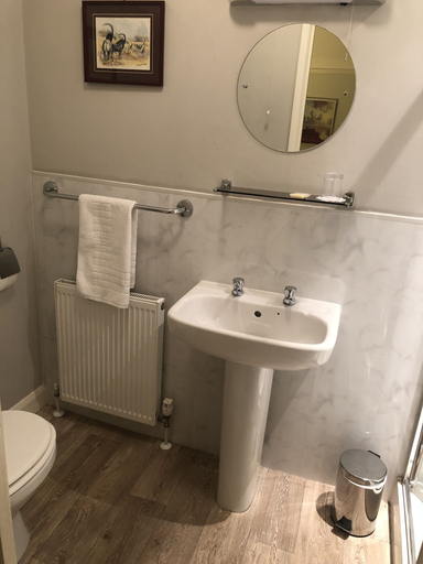 Bathroom 4, Burton Lodge Guest House and Spa, East Riding of Yorkshire