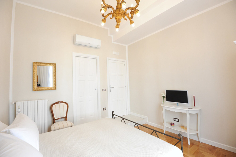 Bedroom 4, Residenza Borbonica, Napoli