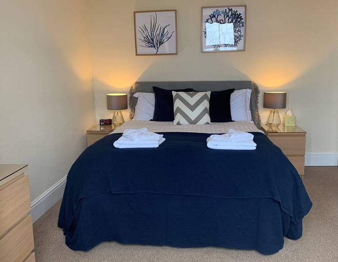 Bedroom 2, Mounts Bay Inn, Cornwall