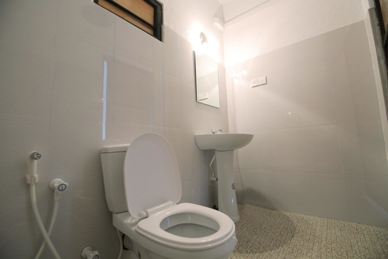 Bathroom 4, villa crocodile beach, Hikkaduwa