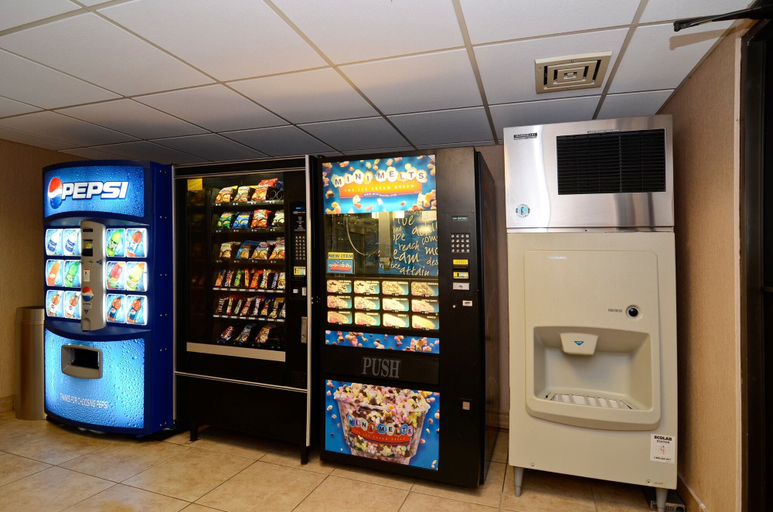 Food & Drinks 5, Hampton Inn Fall River/Westport, Bristol