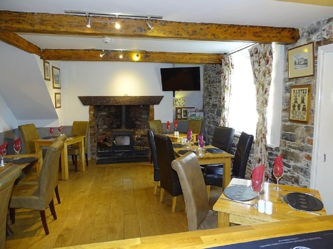 Food & Drinks 4, Cann Office Hotel, Powys