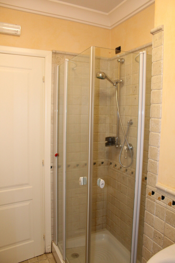 Bathroom 5, Hotel Novecento, Potenza